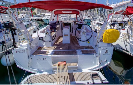 Sailboat Bénéteau Oceanis 38.1 11m