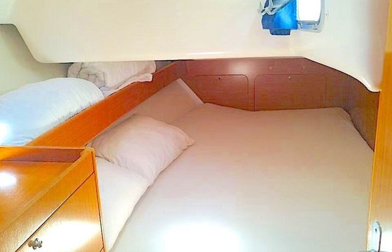 Sailboat Beneteau Cyclades 39.3 11.7m