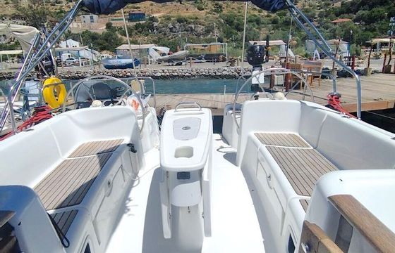 Sailboat Beneteau Cyclades 39.3 11.7m