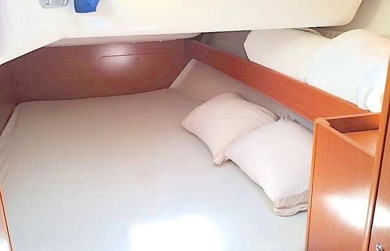 Sailboat Beneteau Cyclades 39.3 11.7m