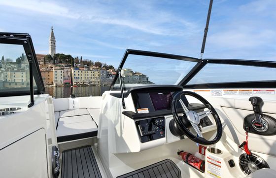 Motorboat Sea Ray 210 Spx 200hp
