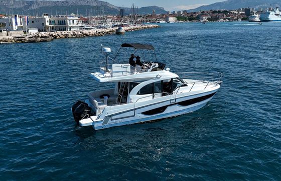 Motorboat Beneteau Antares 11 Fly 600hp