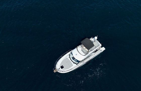 Motorboat Beneteau Antares 11 Fly 600hp