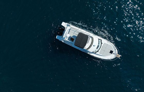 Motorboat Beneteau Antares 11 Fly 600hp