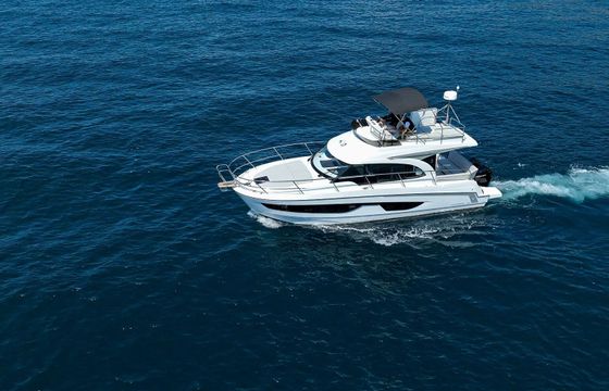 Motorboat Beneteau Antares 11 Fly 600hp