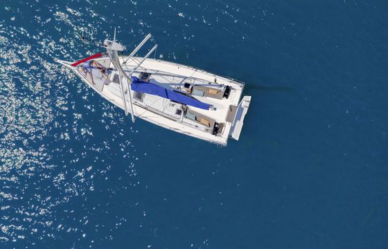 Sailboat Sunsail 37.3 10m