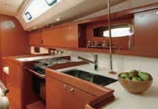 Sailboat BENETEAU OCEANIS 43 13.1m