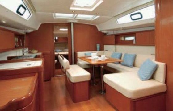 Sailboat BENETEAU OCEANIS 43 13.1m