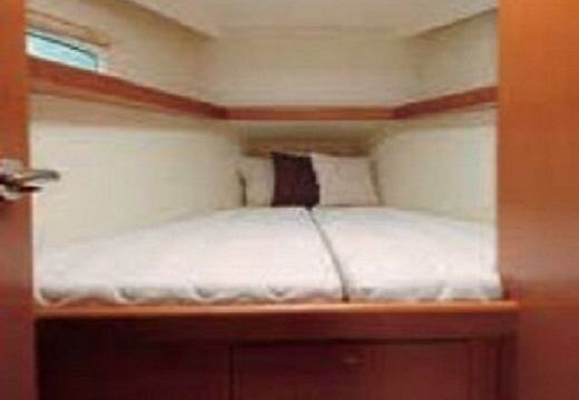Sailboat BENETEAU OCEANIS 43 13.1m