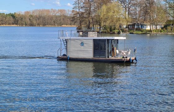 Houseboat RIVO SP ZO.O Campi 300