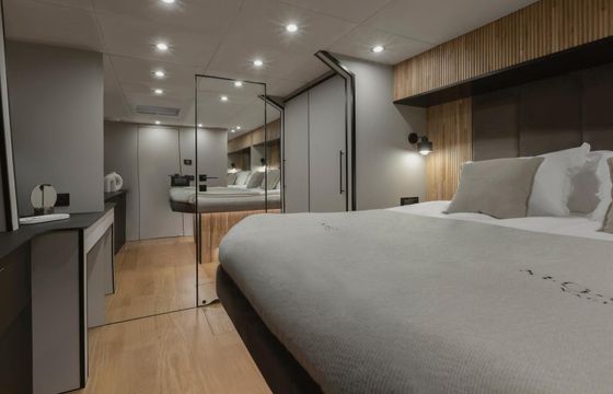 Sailing yacht Moon Yacht 60 LUX 18.32m