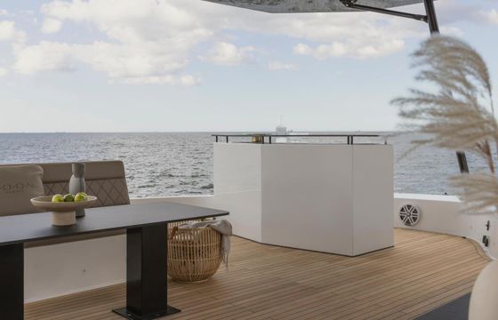 Sailing yacht Moon Yacht 60 LUX 18.32m