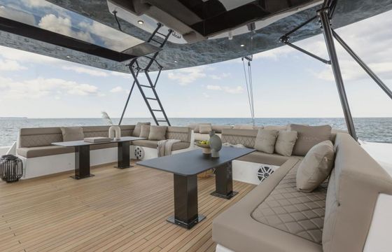 Sailing yacht Moon Yacht 60 LUX 18.32m
