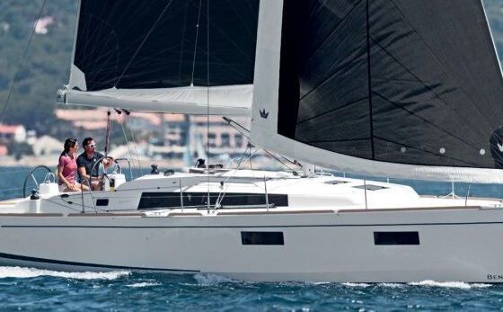 Sailboat OCEANIS 38.1 DL 11m