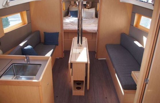 Sailboat OCEANIS 38.1 DL 11m