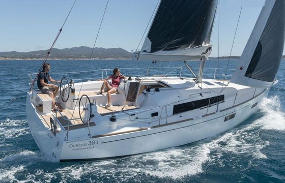 Sailboat OCEANIS 38.1 DL 11m