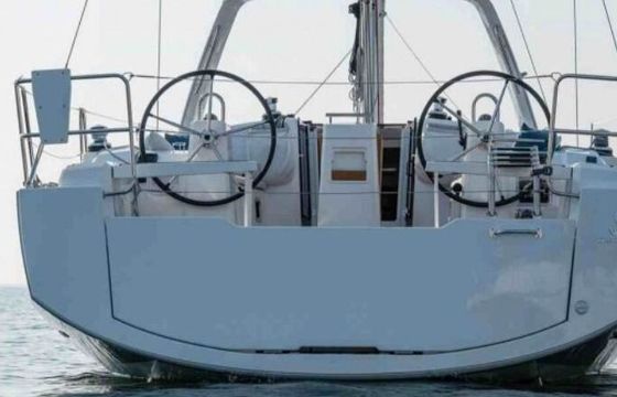 Sailboat OCEANIS 38.1 DL 11m