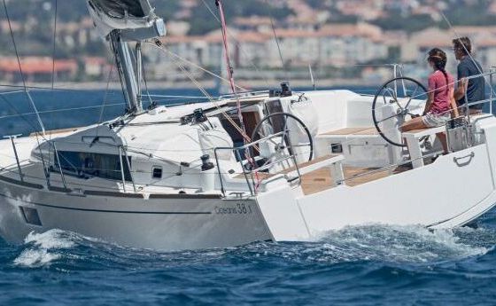 Sailboat OCEANIS 38.1 DL 11m