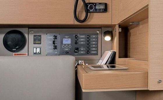 Sailboat OCEANIS 38.1 DL 11m