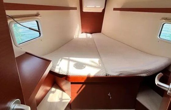 Sailboat Hanse 418 12m
