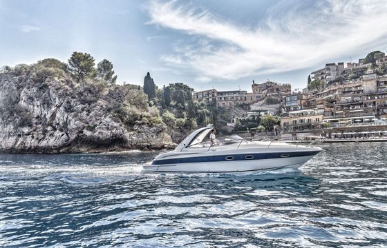 Motorboat BAVARIA 32 Sport 450hp