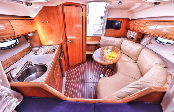Motorboat BAVARIA 32 Sport 450hp