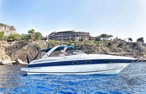 Motorboat BAVARIA 32 Sport 450hp