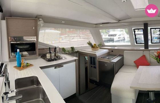 Catamaran ISLA 40 (4 CAB + 1 /  2 SDB) 11m