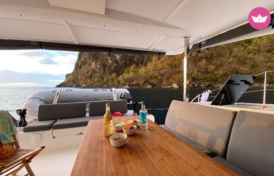 Catamaran ISLA 40 (4 CAB + 1 /  2 SDB) 11m