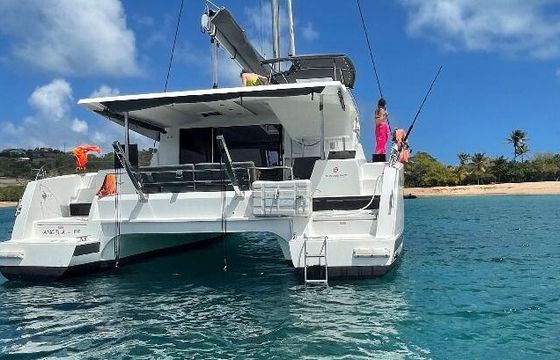 Catamaran ISLA 40 (4 CAB + 1 /  2 SDB) 11m