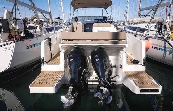 Motorboat NUVA YACHTS Nuva M9 Cabin 300hp