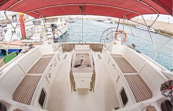 Sailboat Sun Odyssey 519 15m