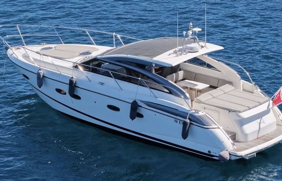Motorboat Princess V42 740hp