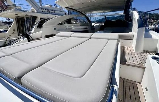 Motorboat Princess V42 740hp