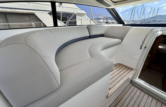 Motorboat Princess V42 740hp