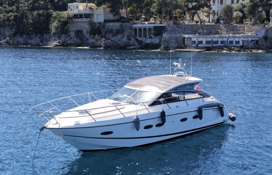 Motorboat Princess V42 740hp