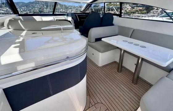 Motorboat Princess V42 740hp