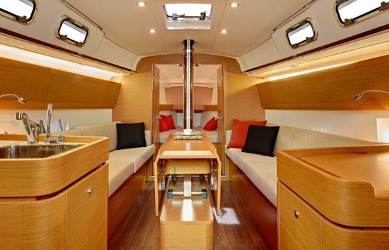 Sailboat BENETEAU FIRST 35 10.85m