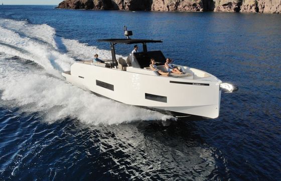 Motorboat De Antonio D42 Open 900hp