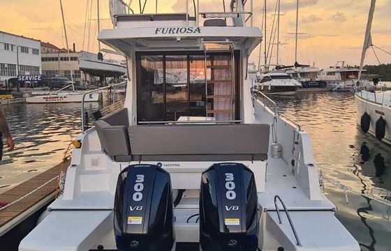 Motorboat Bénéteau Antares 11 Fly OB 600hp