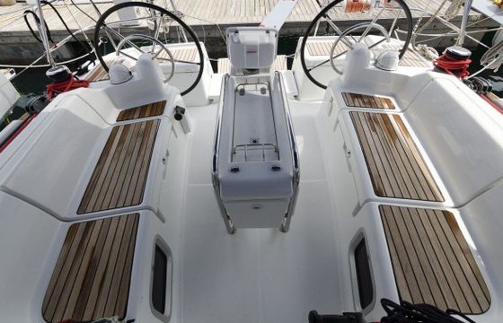 Sailboat Jeanneau Sun Odyssey 409 12.34m