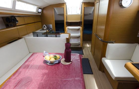 Sailboat Jeanneau Sun Odyssey 409 12.34m