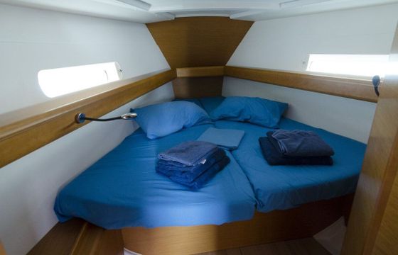 Sailboat Jeanneau Sun Odyssey 409 12.34m