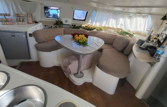 Catamaran Fountaine Pajot Lavezzi 40 12m
