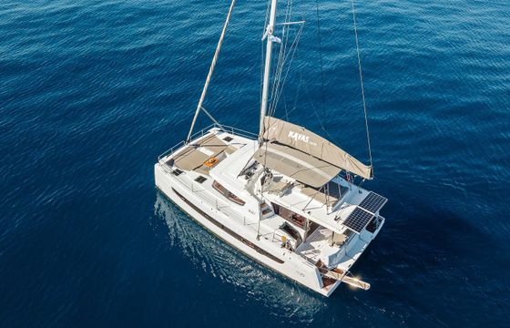 Catamaran Catana Group Bali 4.6 - 5 + 1 cab. 14m