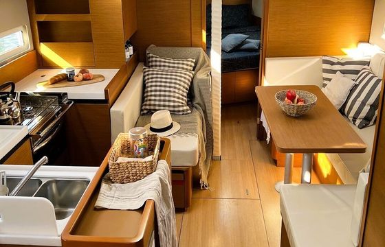 Sailboat Jeanneau Sun Odyssey 410 12m