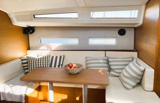 Sailboat Jeanneau Sun Odyssey 410 12m