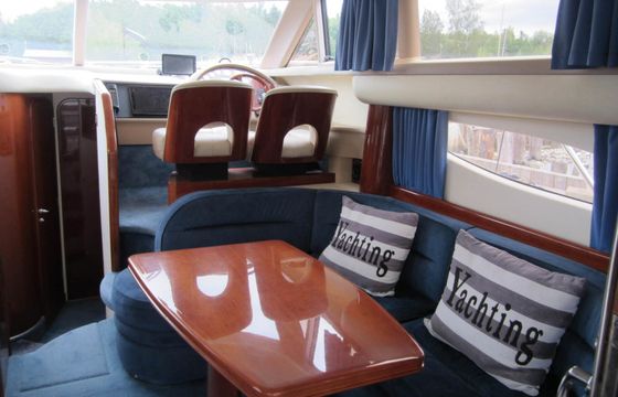 Motorboat Princess Princess 38 700hp
