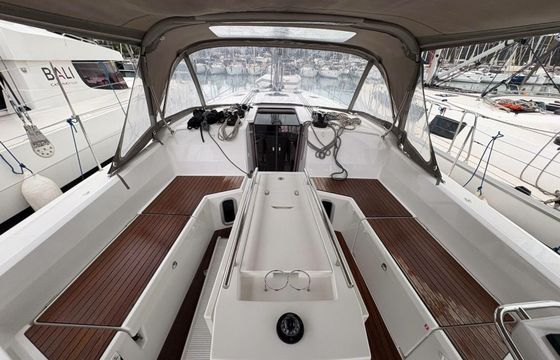 Sailboat Oceanis 40.1 12m