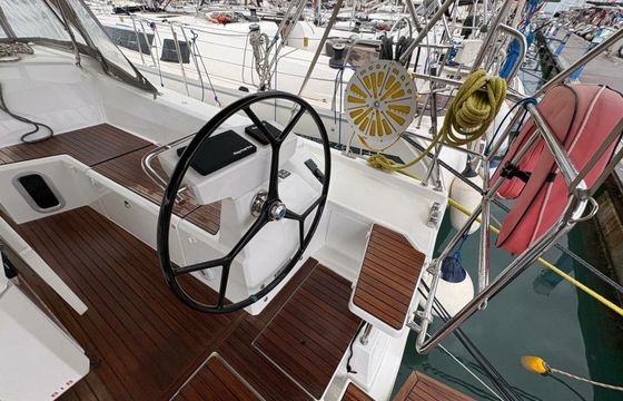 Sailboat Oceanis 40.1 12m